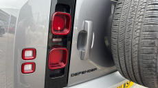 Land Rover Defender 3.0 D200 SE 110 5dr Auto Diesel Estate